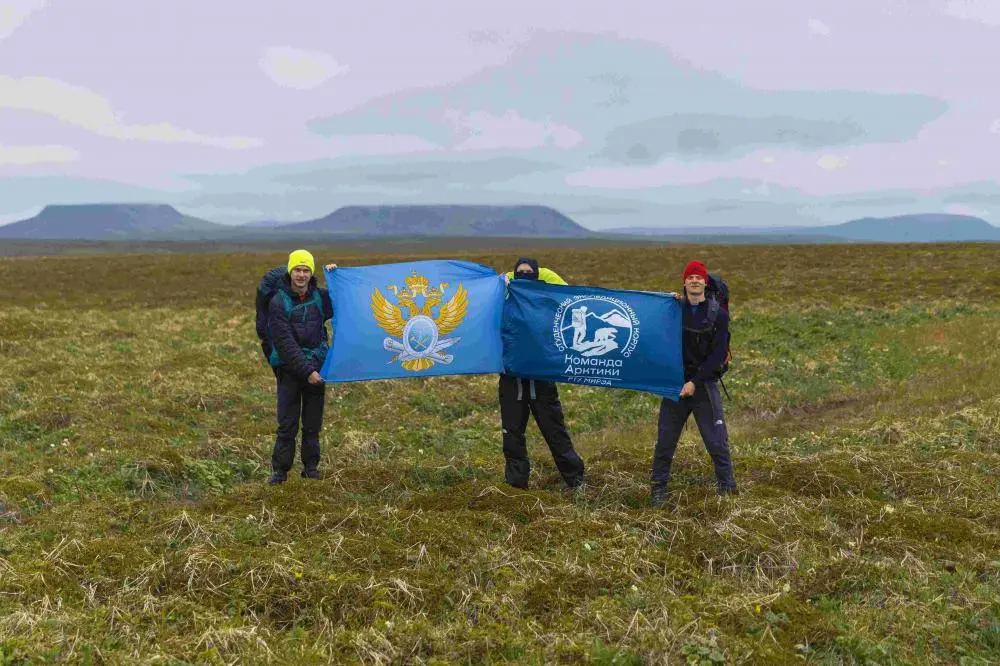 Students of the "Arctic Team" Conduct a Census of Red Book Arctic Foxes on Bering Island